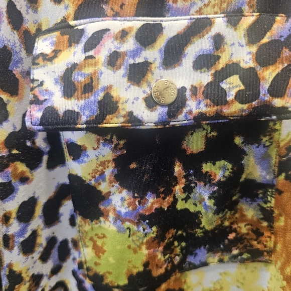 BCBG MAXAZRIA Mystical Leopard Art to Wear Snap Closure Long Sleeve Medium - Picture 4 of 16